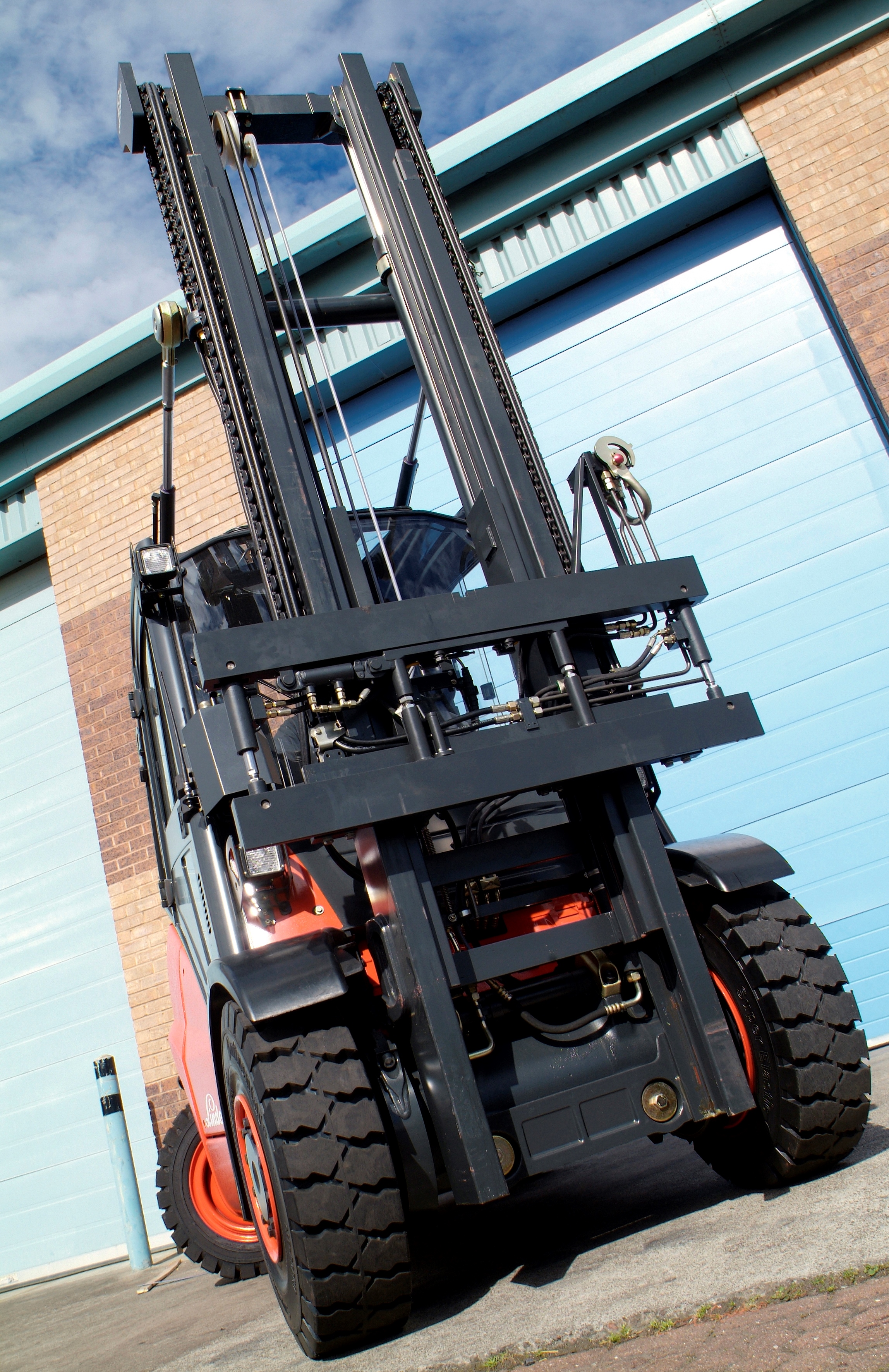 PowerMount the Quick Release System to Interchange Forklift Attachments