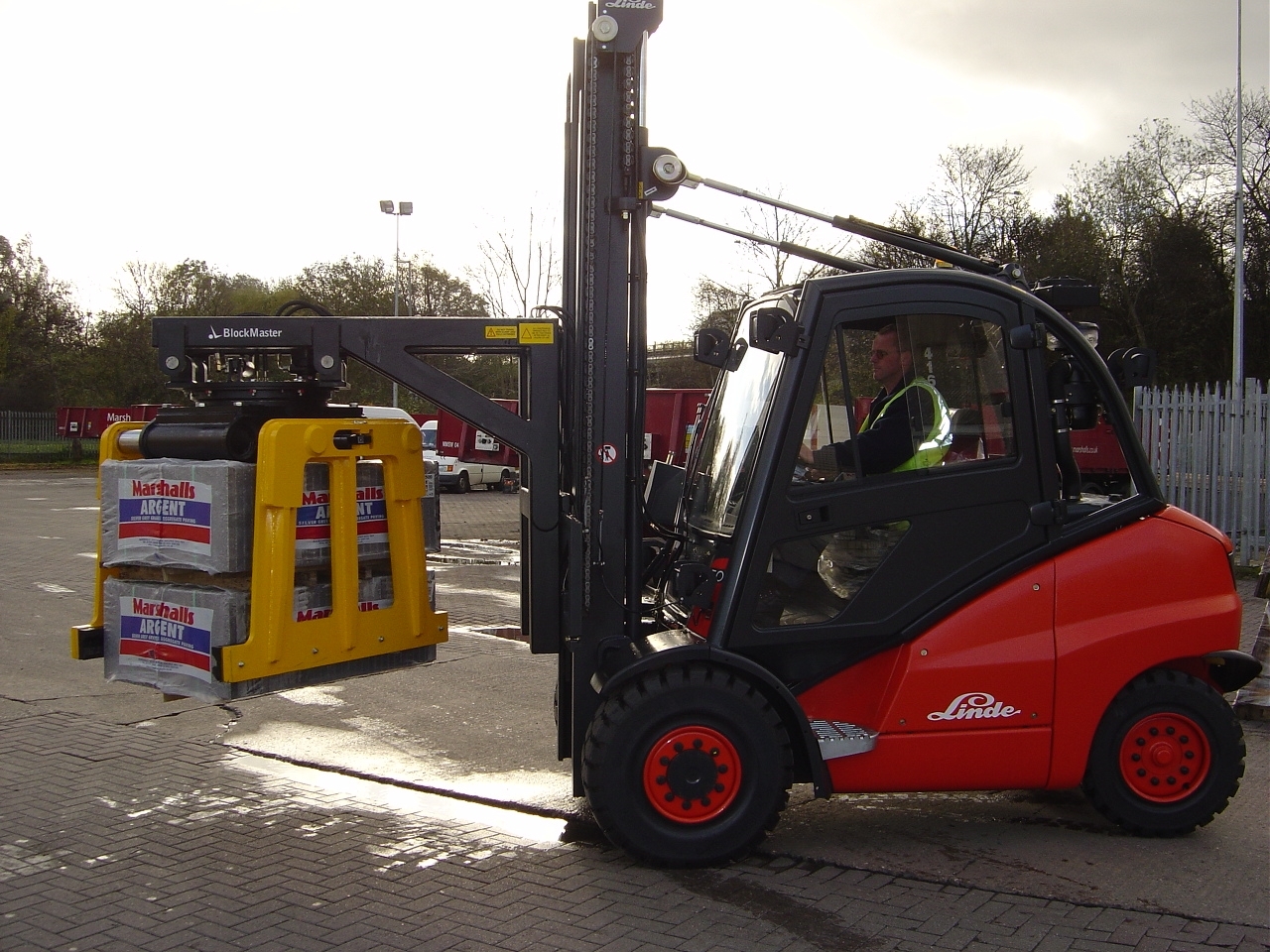 B&B Attachments Ltd exhibits its specialist attachment range for brick, block, tile, flag and kerb handling, at the UK Concrete Show 2019.